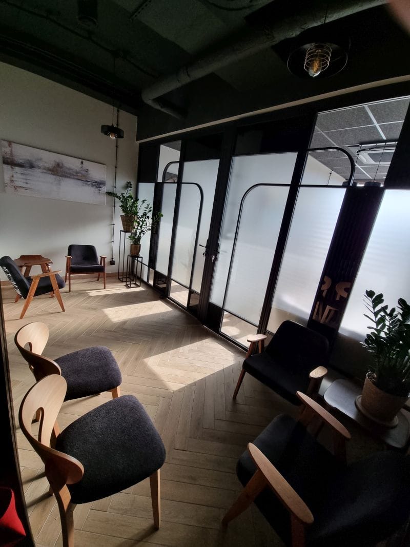 Poczekalnia gabinetu psychiatrycznego w Białymstoku